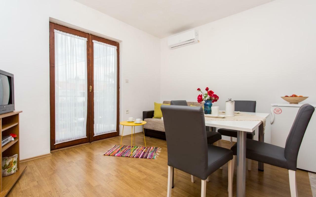 Apartman Broznic Šilo Buitenkant foto