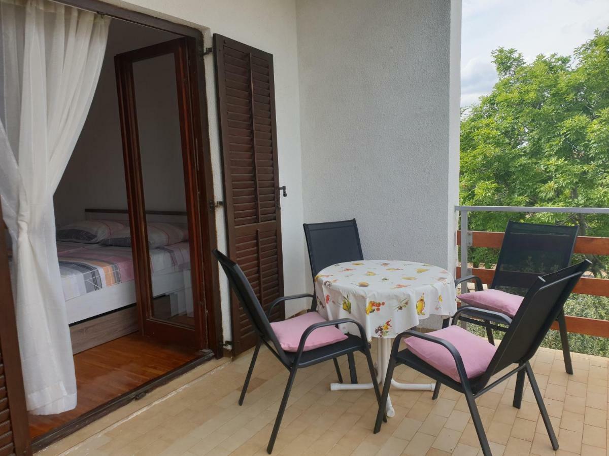 Apartman Broznic Šilo Buitenkant foto