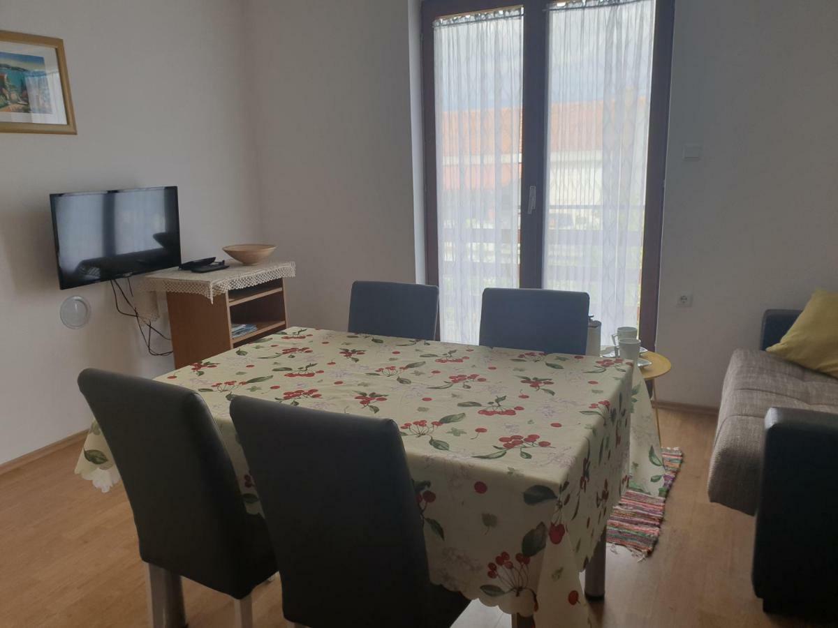 Apartman Broznic Šilo Buitenkant foto